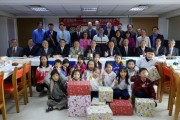 社區服務-捐贈新北市家扶中心孩童、台灣慈幼會孩童共300份聖誕禮物 (2012/12/15)